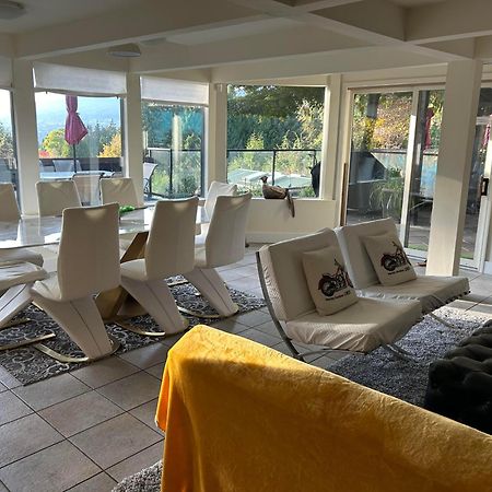 Grouse Cheerful Large Private Bedroom, Bath, Shared Deck, Pool, Hot Tub ノースバンクーバー エクステリア 写真