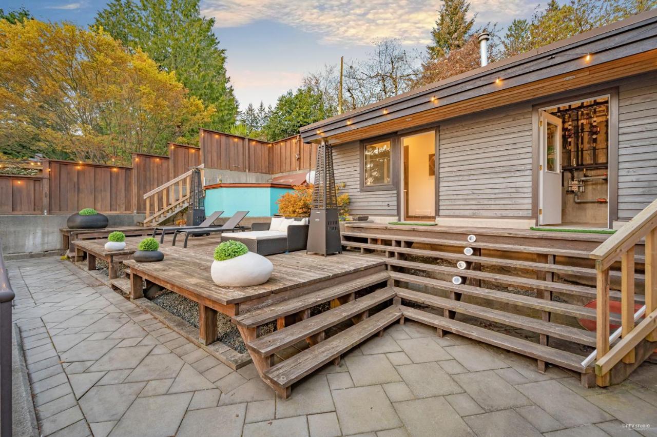 Grouse Cheerful Large Private Bedroom, Bath, Shared Deck, Pool, Hot Tub ノースバンクーバー エクステリア 写真