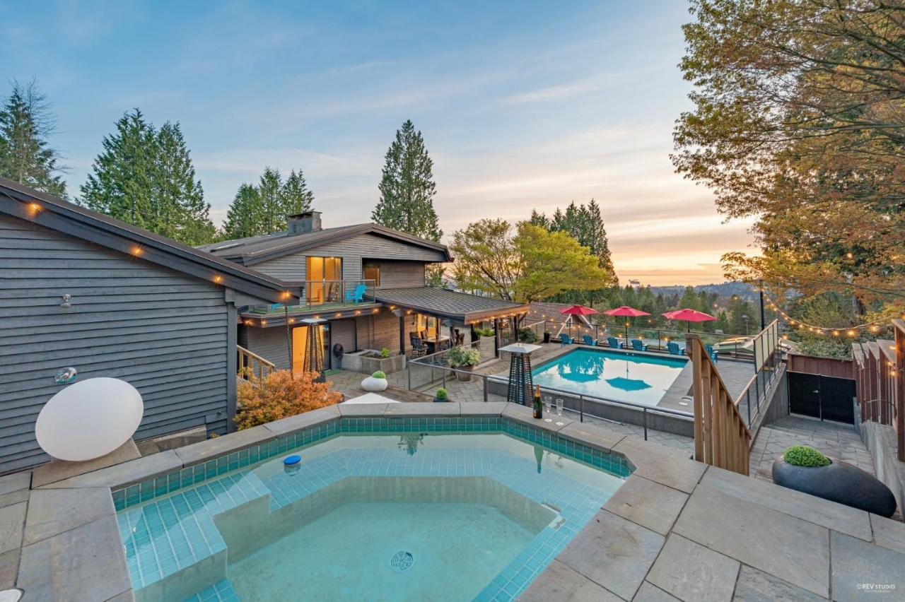 Grouse Cheerful Large Private Bedroom, Bath, Shared Deck, Pool, Hot Tub ノースバンクーバー エクステリア 写真