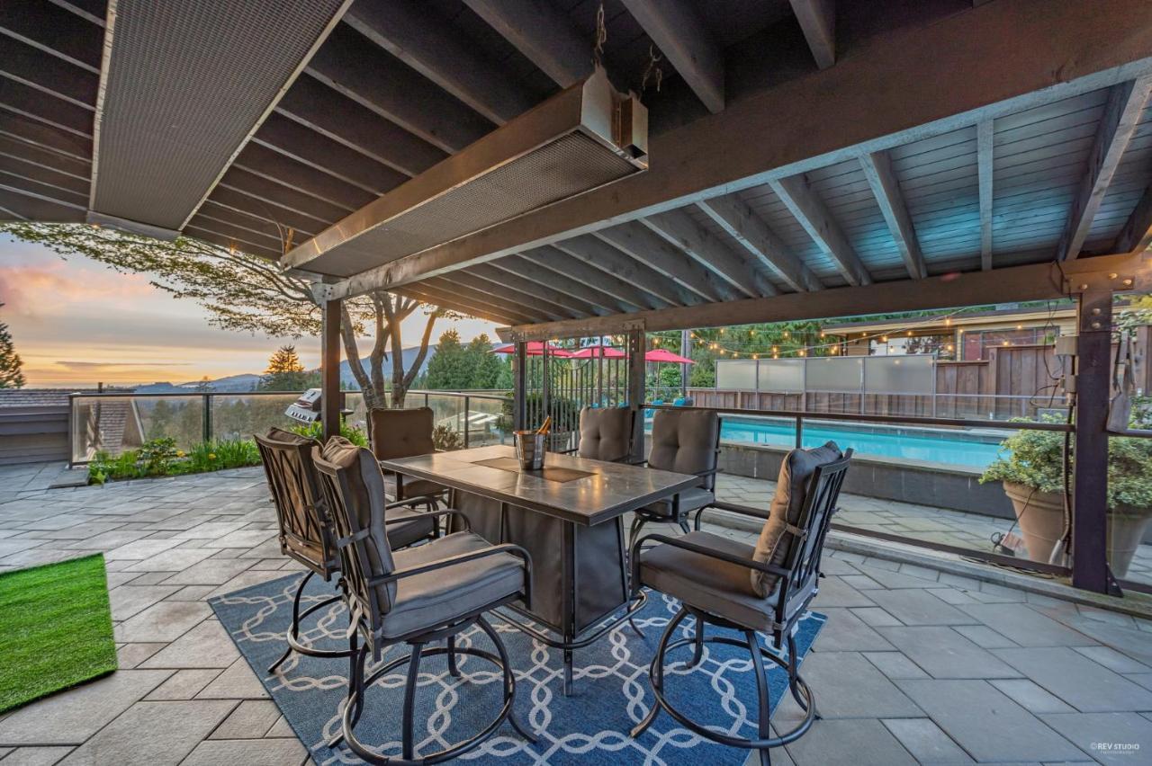 Grouse Cheerful Large Private Bedroom, Bath, Shared Deck, Pool, Hot Tub ノースバンクーバー エクステリア 写真