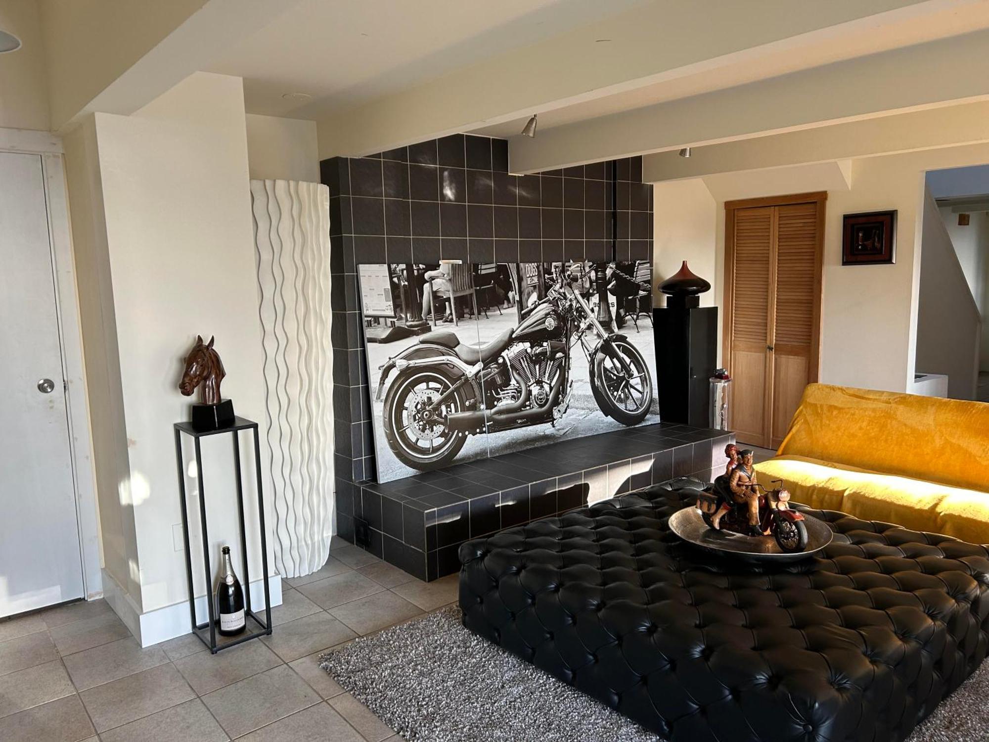Grouse Cheerful Large Private Bedroom, Bath, Shared Deck, Pool, Hot Tub ノースバンクーバー エクステリア 写真