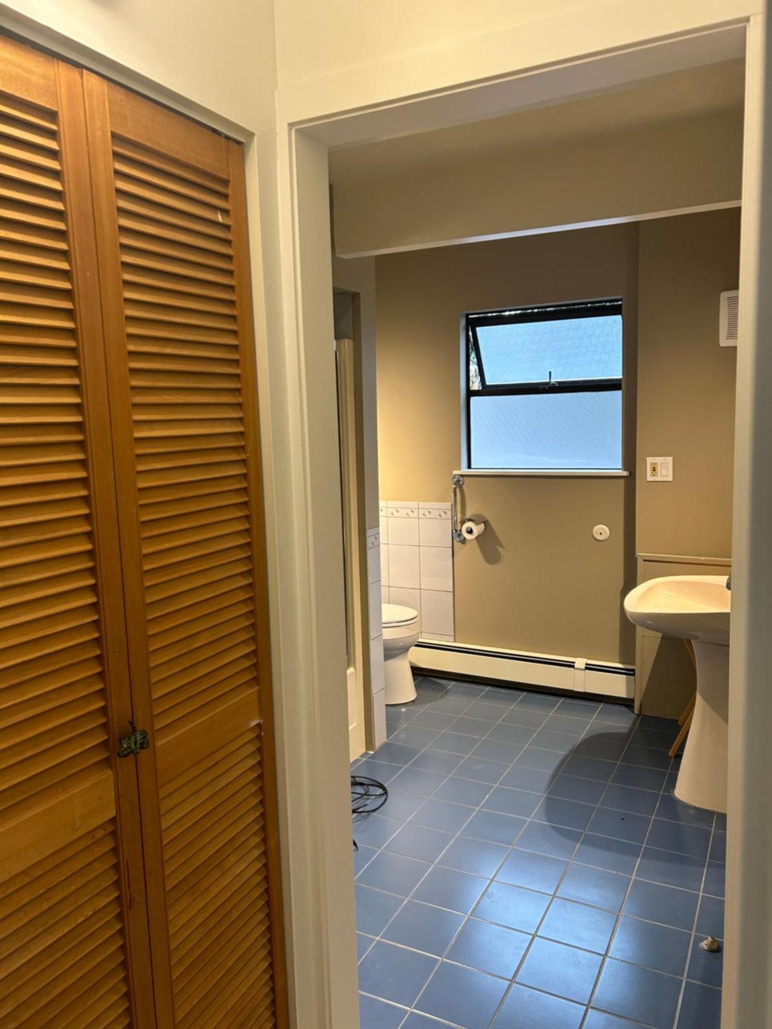 Grouse Cheerful Large Private Bedroom, Bath, Shared Deck, Pool, Hot Tub ノースバンクーバー エクステリア 写真