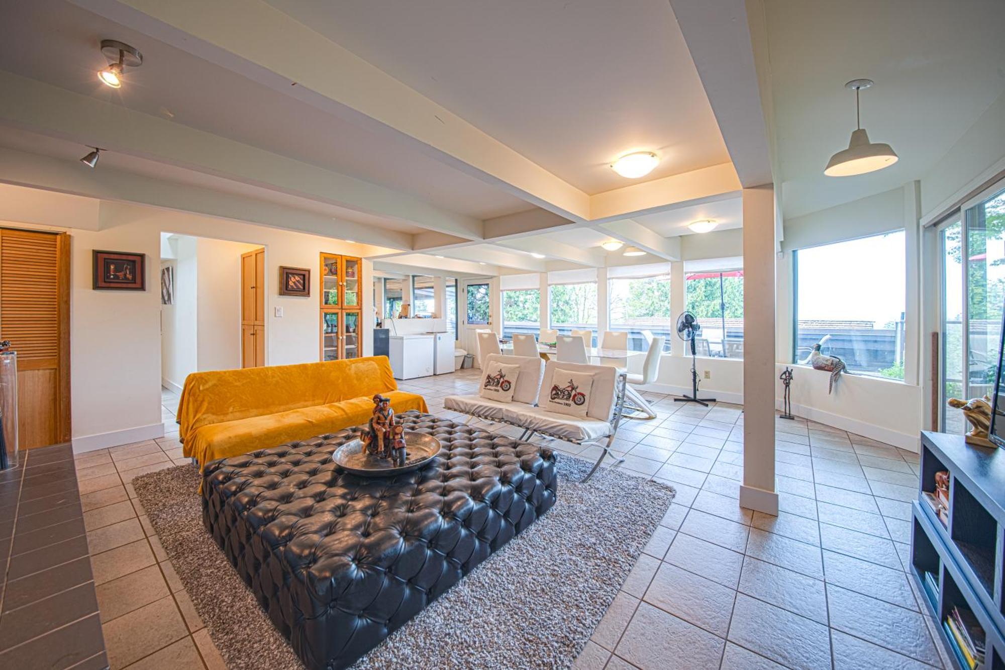 Grouse Cheerful Large Private Bedroom, Bath, Shared Deck, Pool, Hot Tub ノースバンクーバー エクステリア 写真