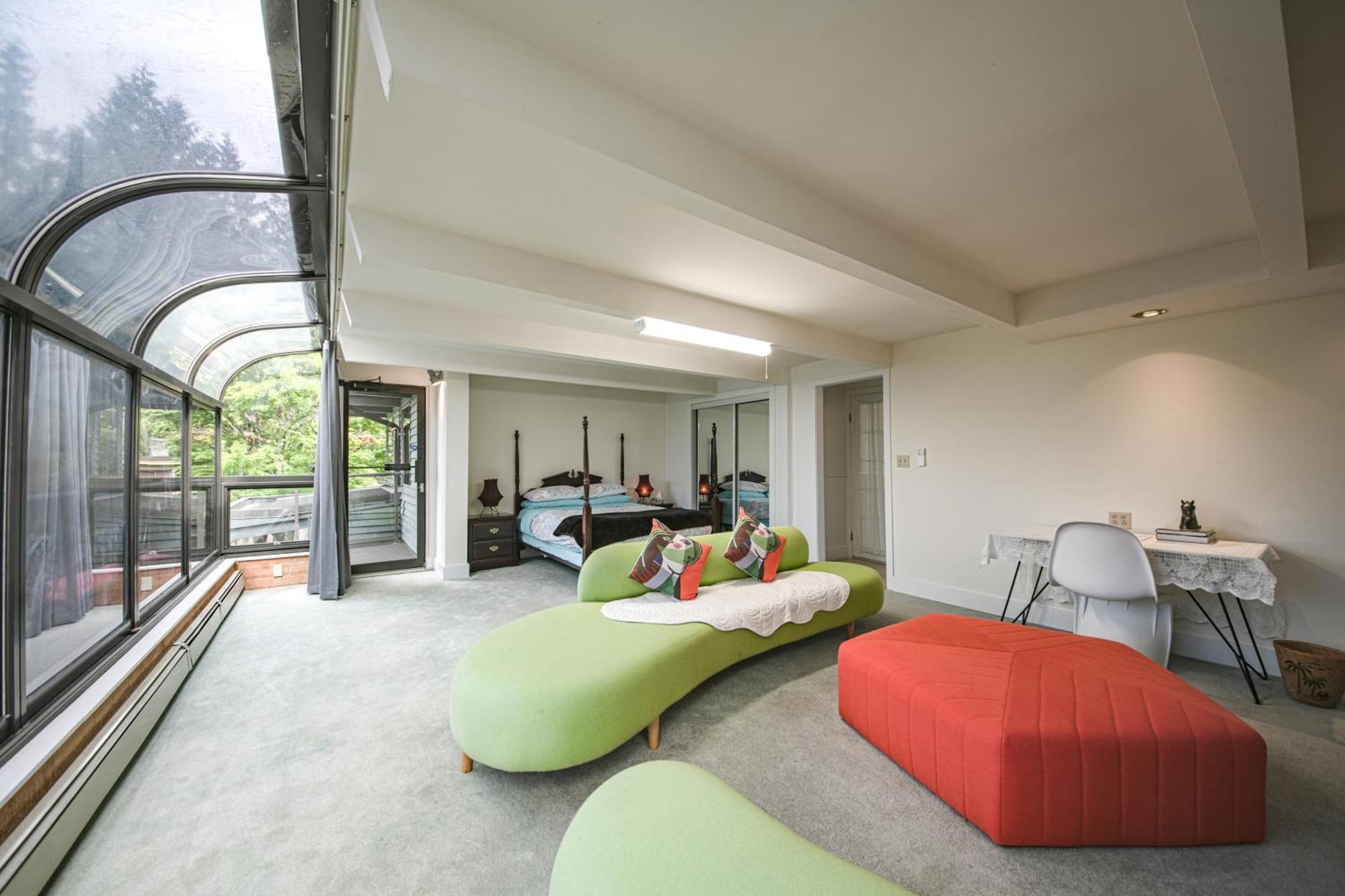 Grouse Cheerful Large Private Bedroom, Bath, Shared Deck, Pool, Hot Tub ノースバンクーバー エクステリア 写真