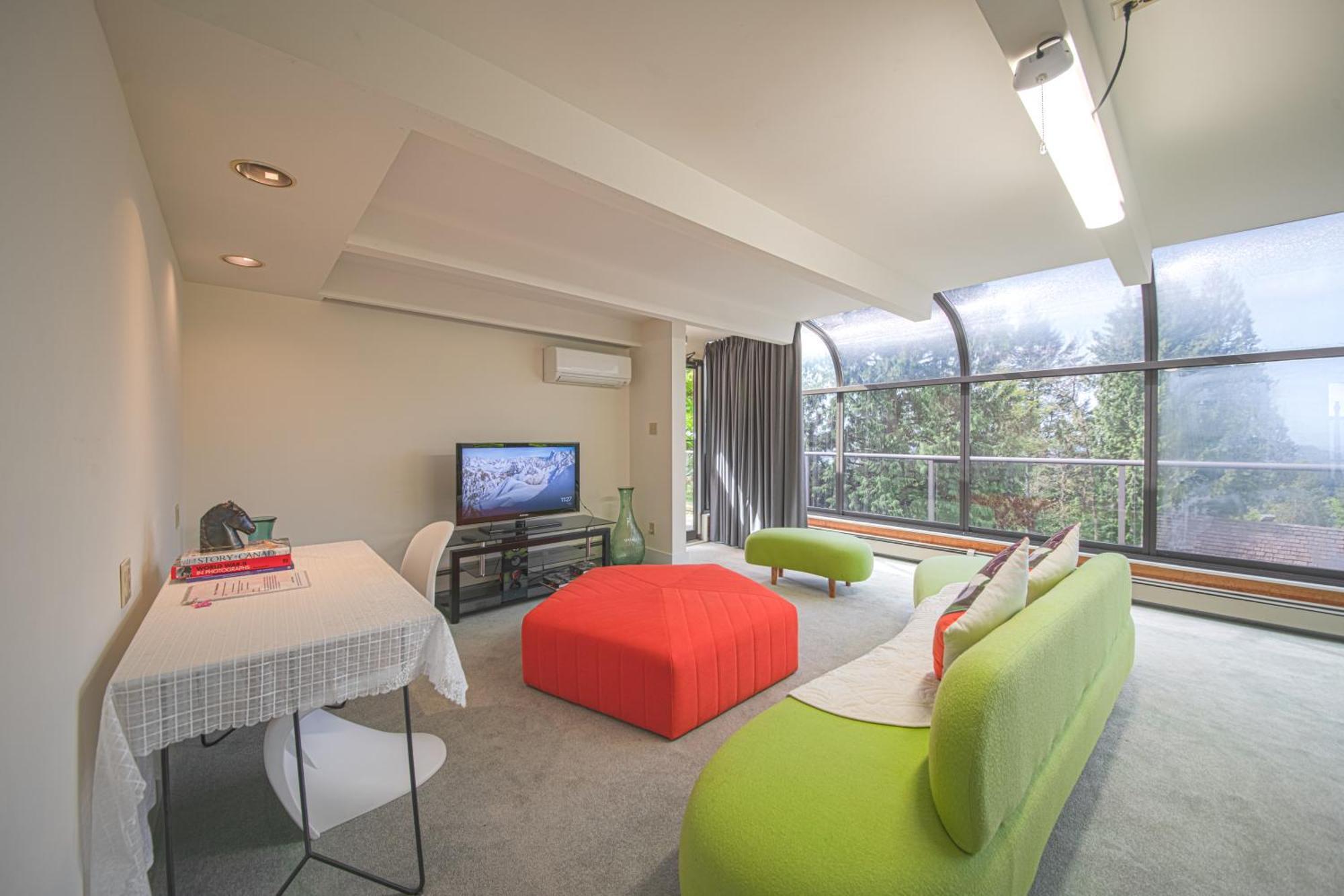 Grouse Cheerful Large Private Bedroom, Bath, Shared Deck, Pool, Hot Tub ノースバンクーバー エクステリア 写真