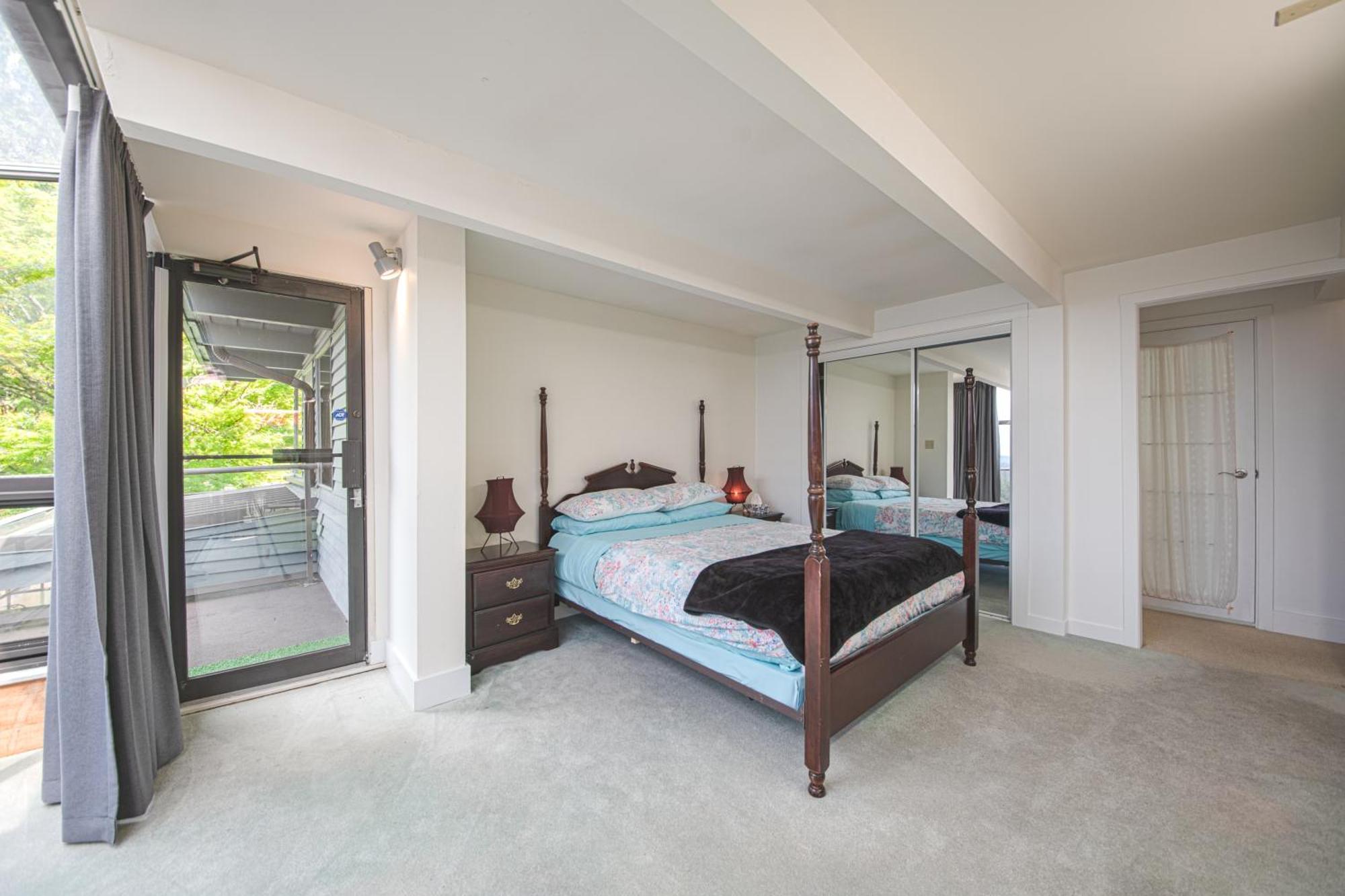 Grouse Cheerful Large Private Bedroom, Bath, Shared Deck, Pool, Hot Tub ノースバンクーバー エクステリア 写真